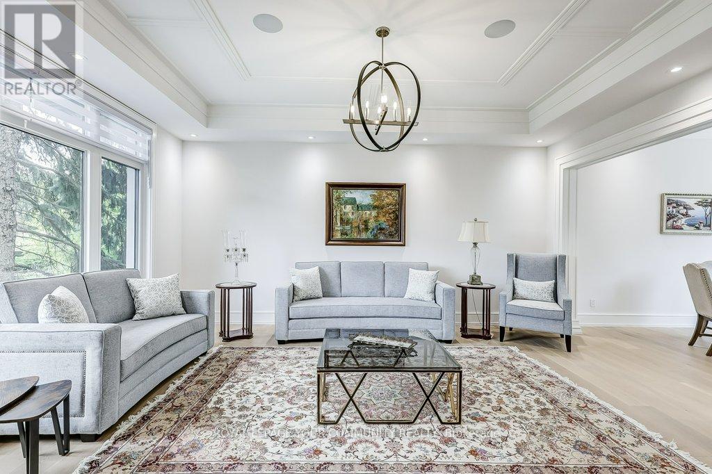 Photo 6 of 2 Hemford Crescent, Toronto ON