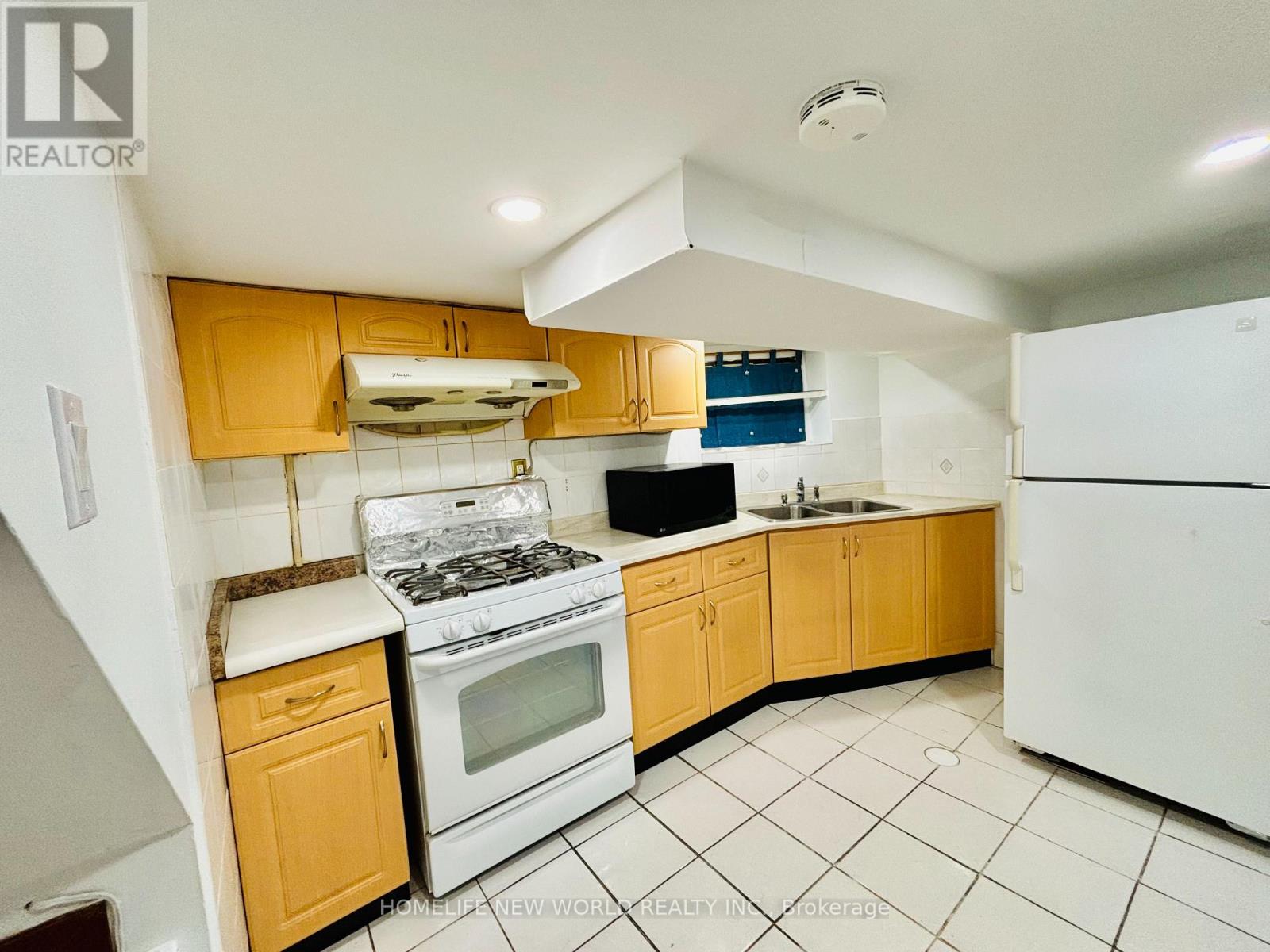 Photo 5 of Lower Unit 1172 Ossington Avenue, Toronto ON