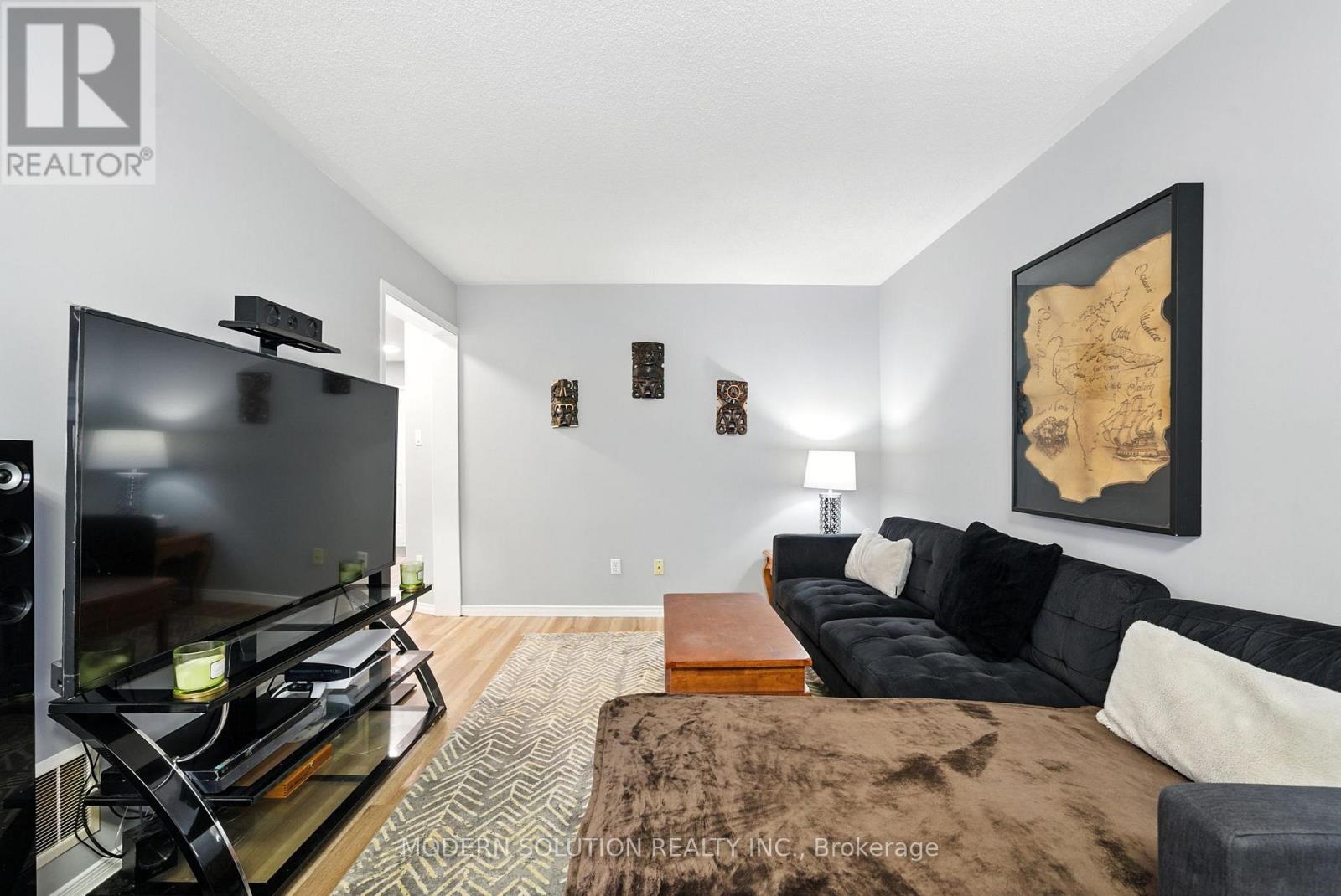 Photo 10 of 99 Creekwood Crescent, Whitby ON