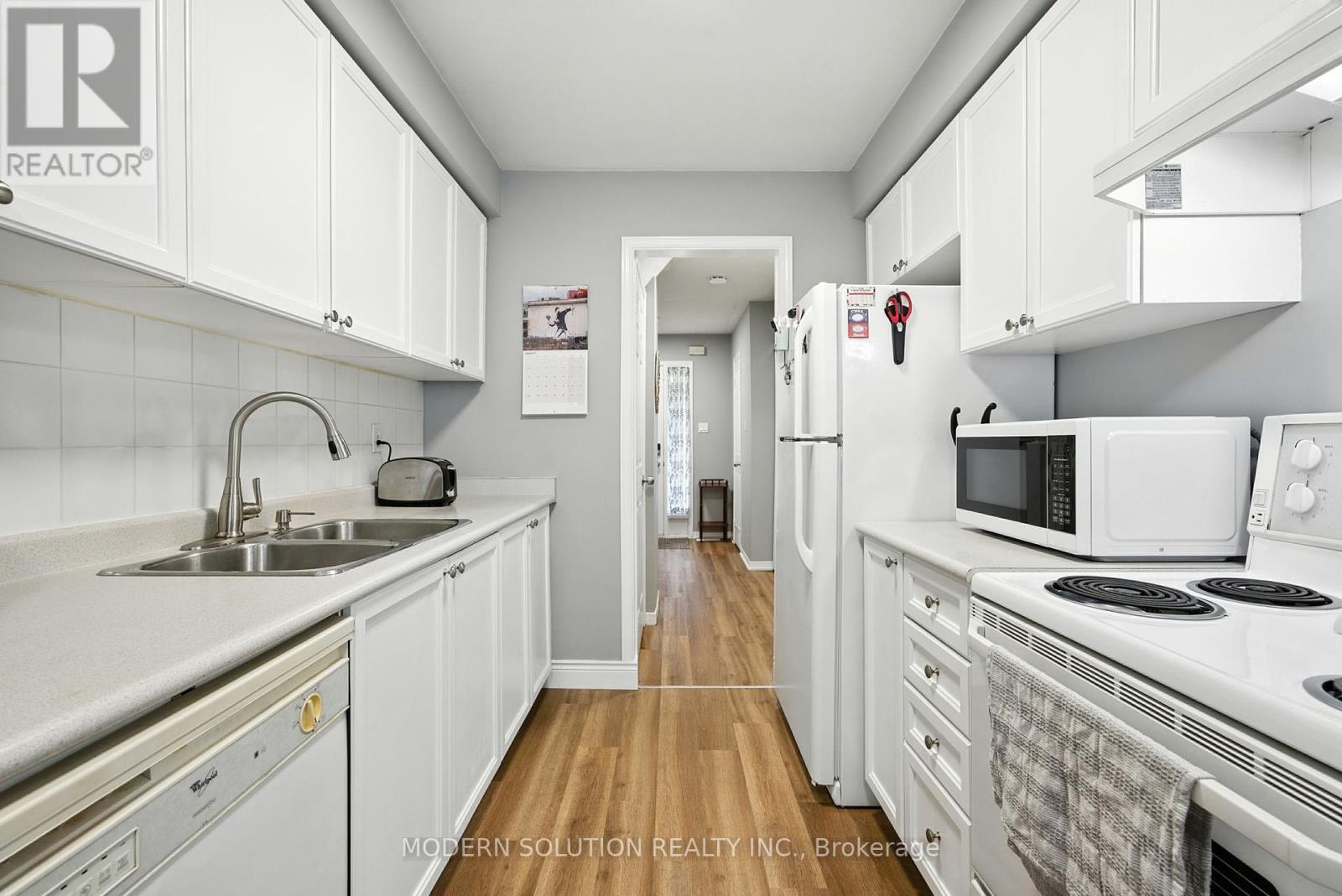Photo 15 of 99 Creekwood Crescent, Whitby ON