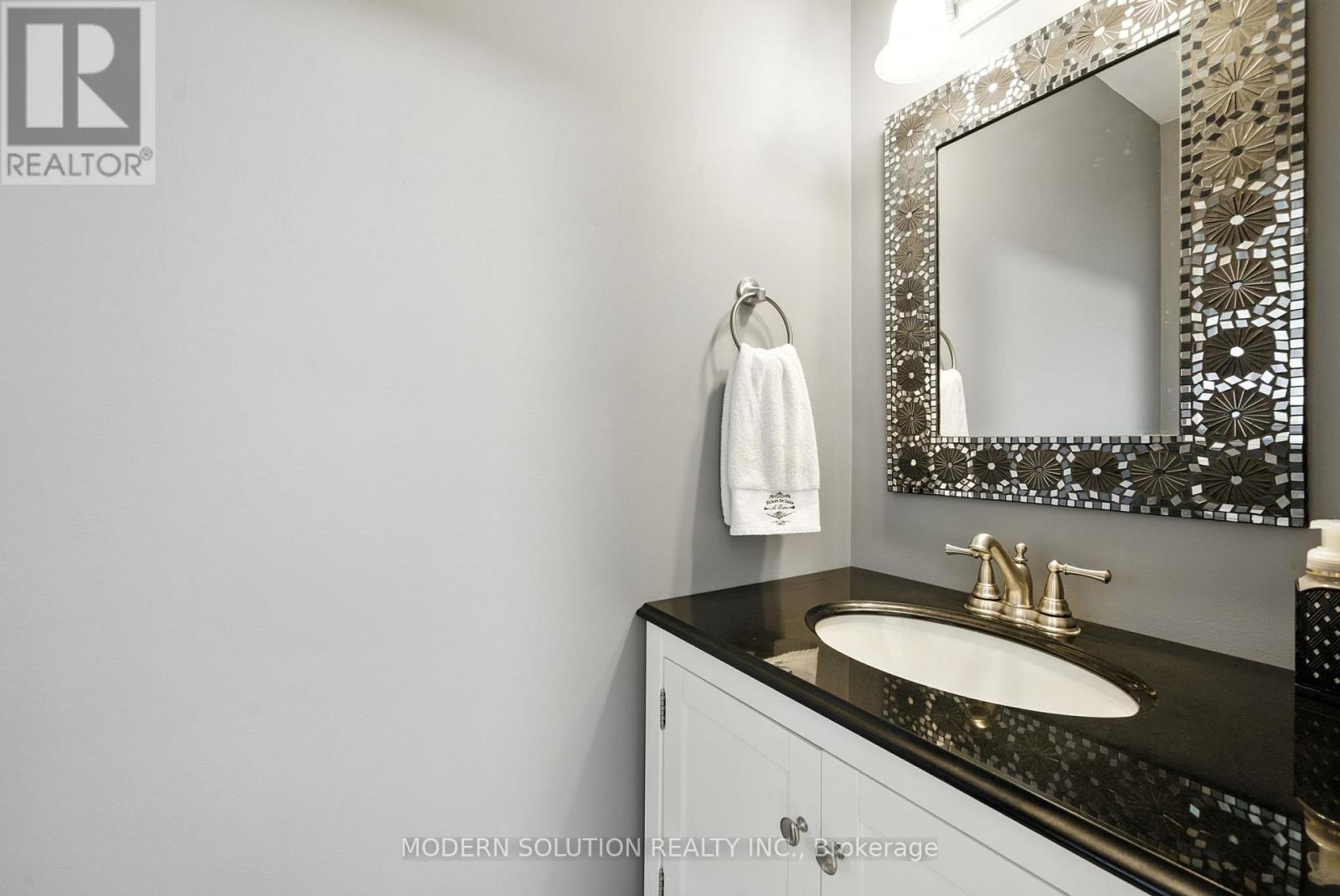 Photo 17 of 99 Creekwood Crescent, Whitby ON