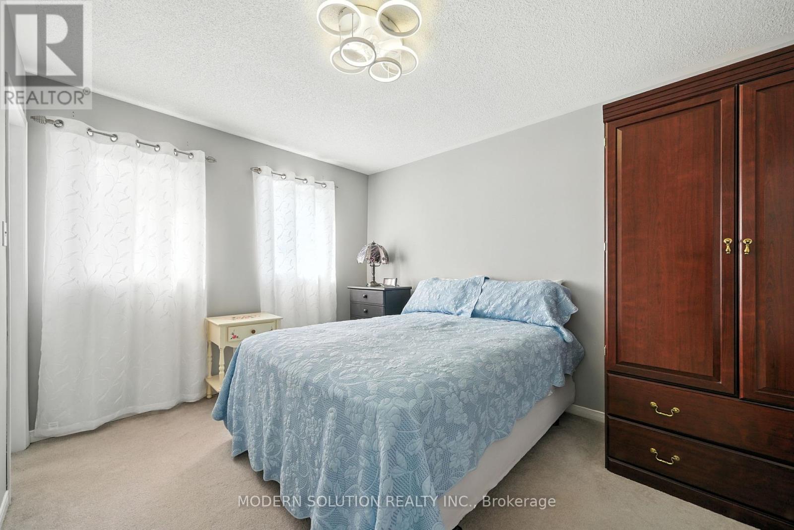 Photo 18 of 99 Creekwood Crescent, Whitby ON