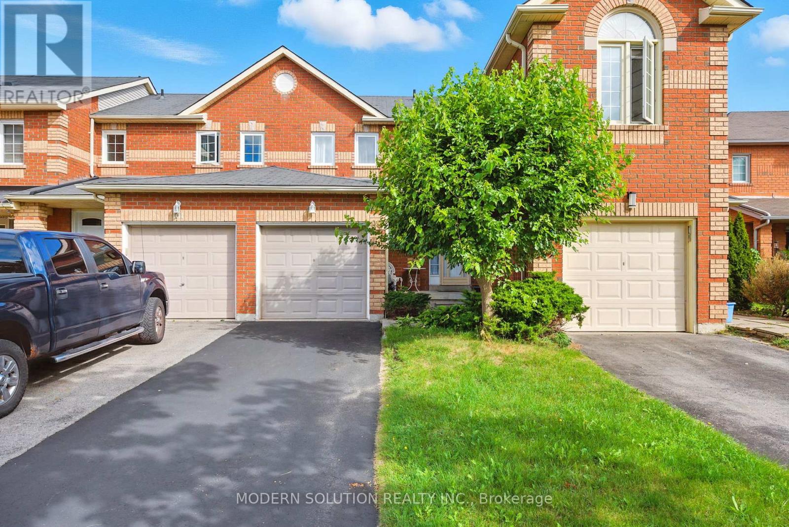 Photo 3 of 99 Creekwood Crescent, Whitby ON