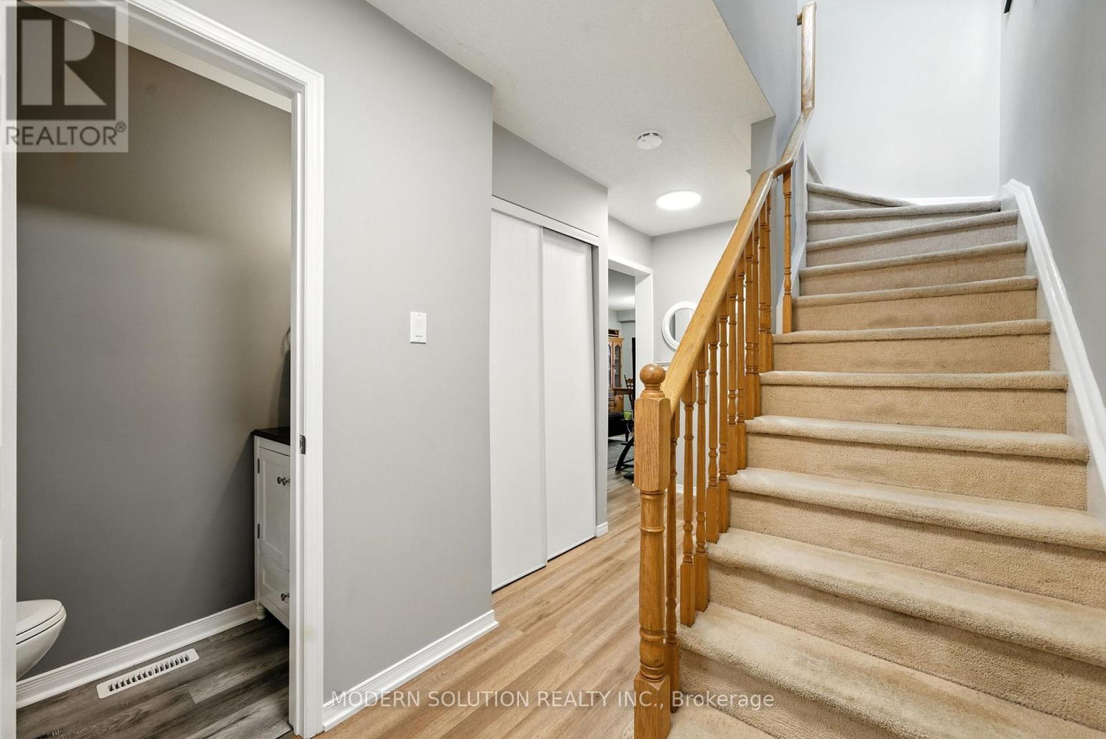 Photo 7 of 99 Creekwood Crescent, Whitby ON