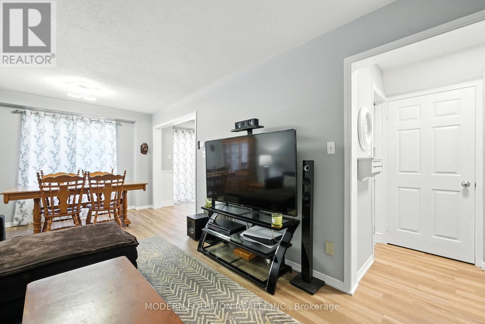 Photo 9 of 99 Creekwood Crescent, Whitby ON