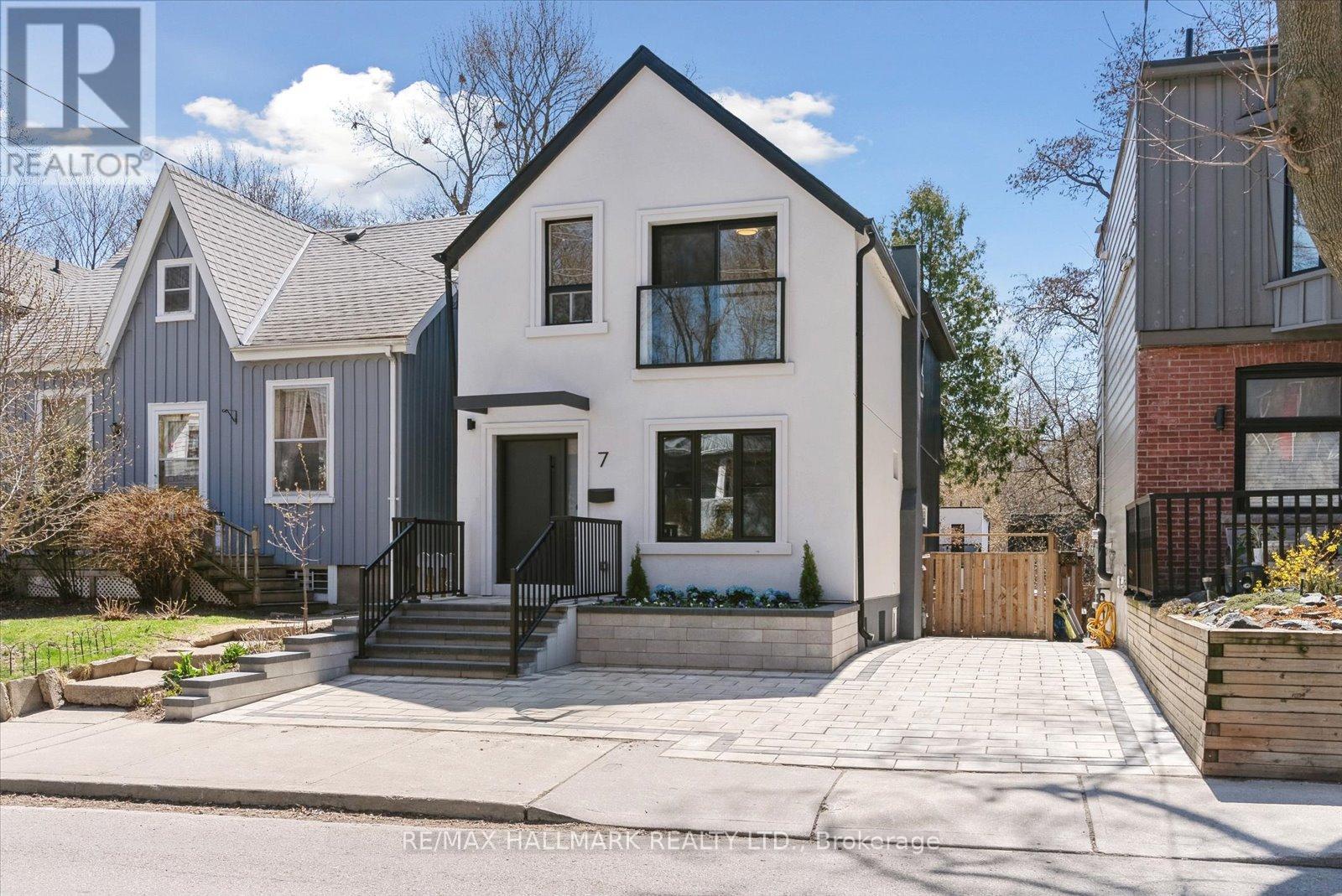 Photo 3 of 7 Ivy Avenue, Toronto ON