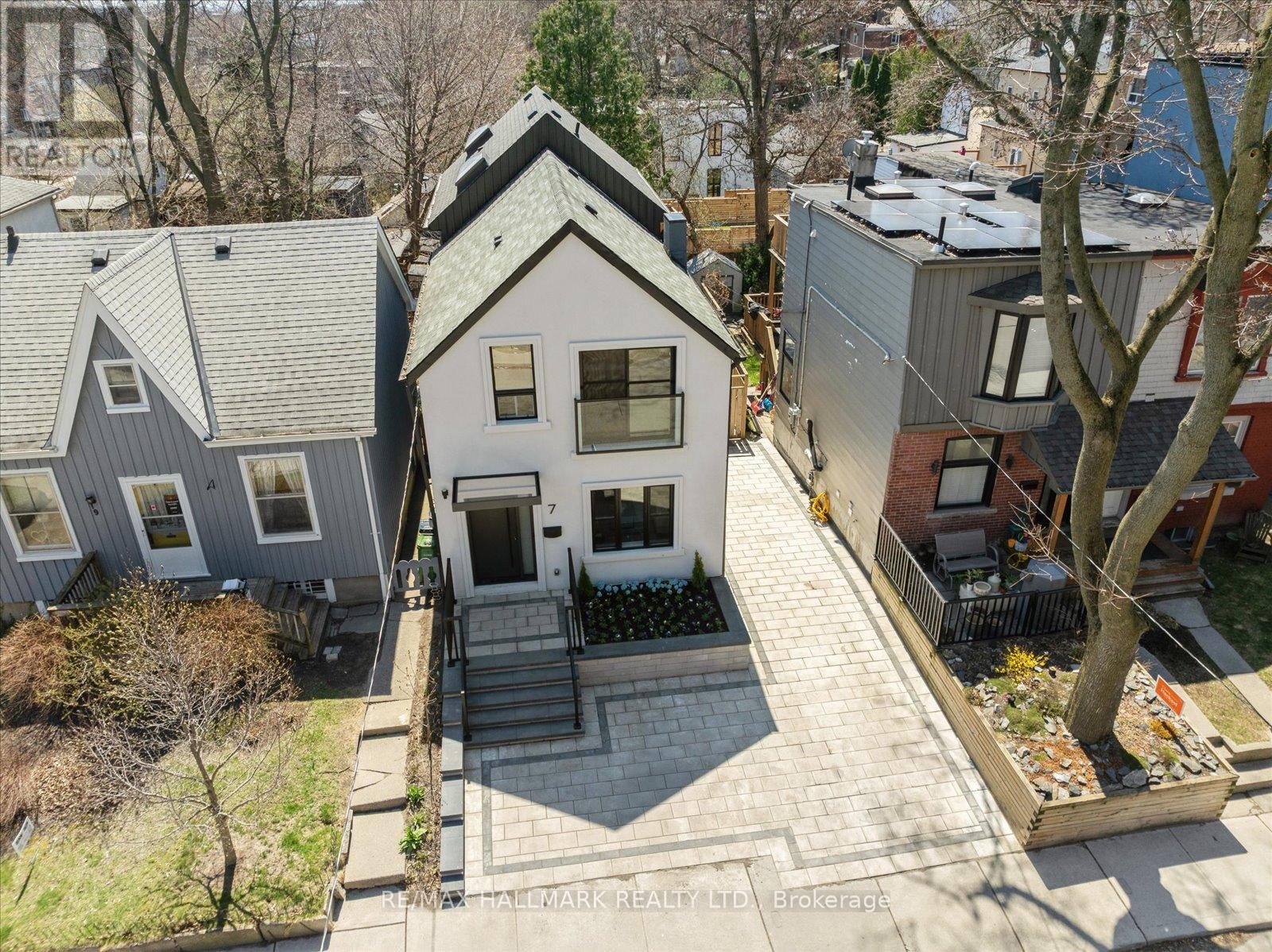 Photo 4 of 7 Ivy Avenue, Toronto ON