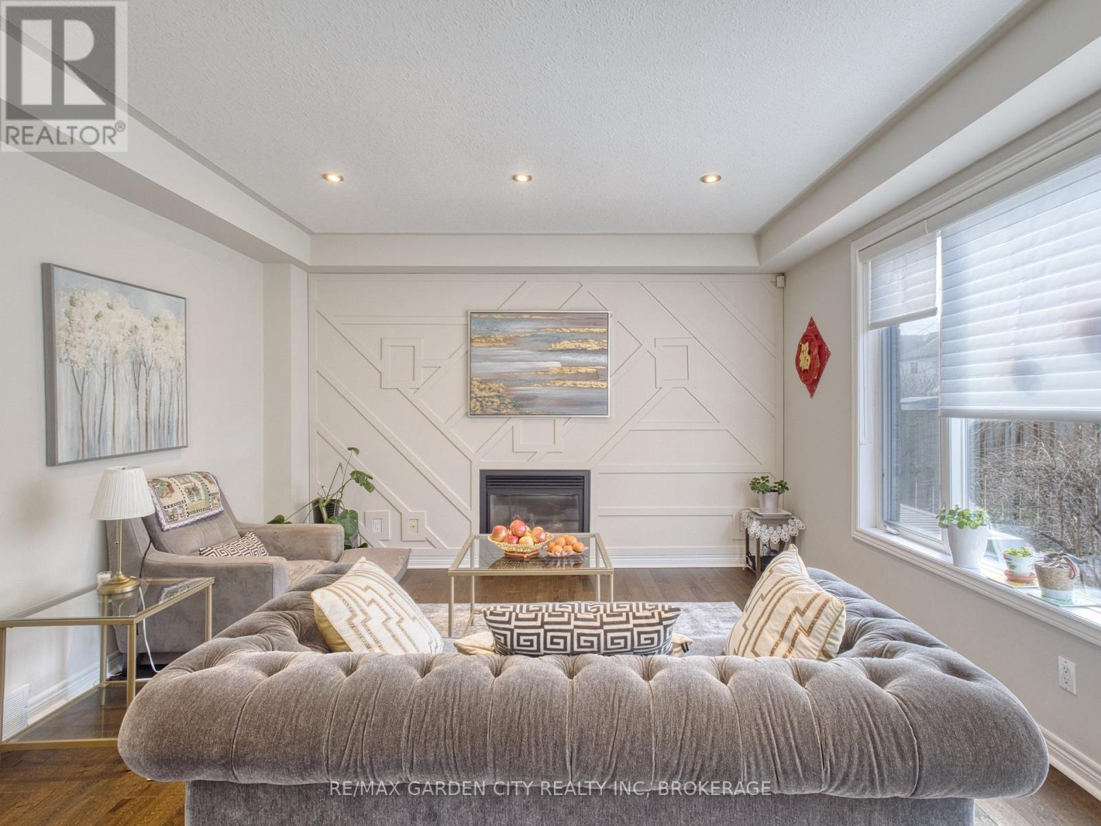 Photo 11 of 29 Agincourt Crescent, St Catharines ON