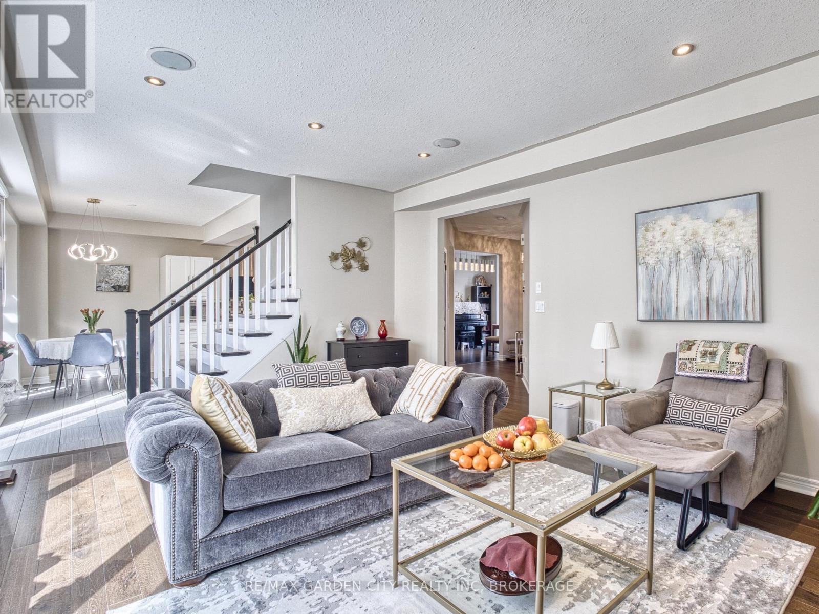 Photo 12 of 29 Agincourt Crescent, St Catharines ON