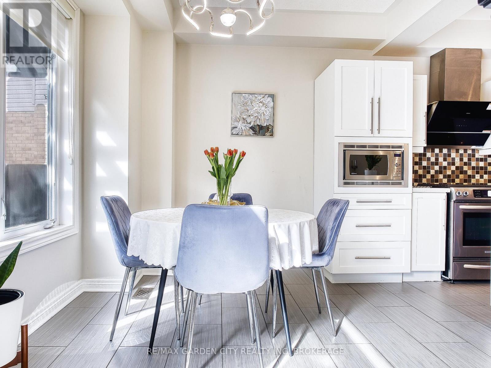 Photo 17 of 29 Agincourt Crescent, St Catharines ON