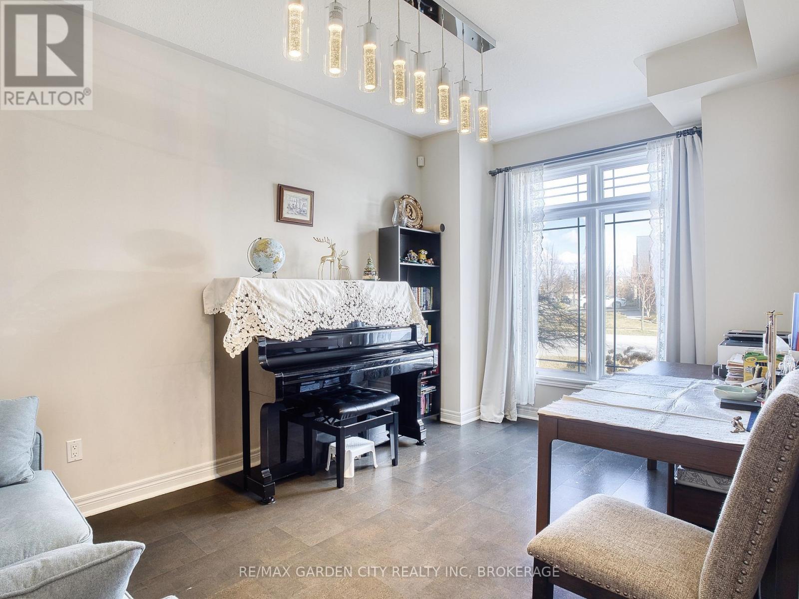 Photo 20 of 29 Agincourt Crescent, St Catharines ON
