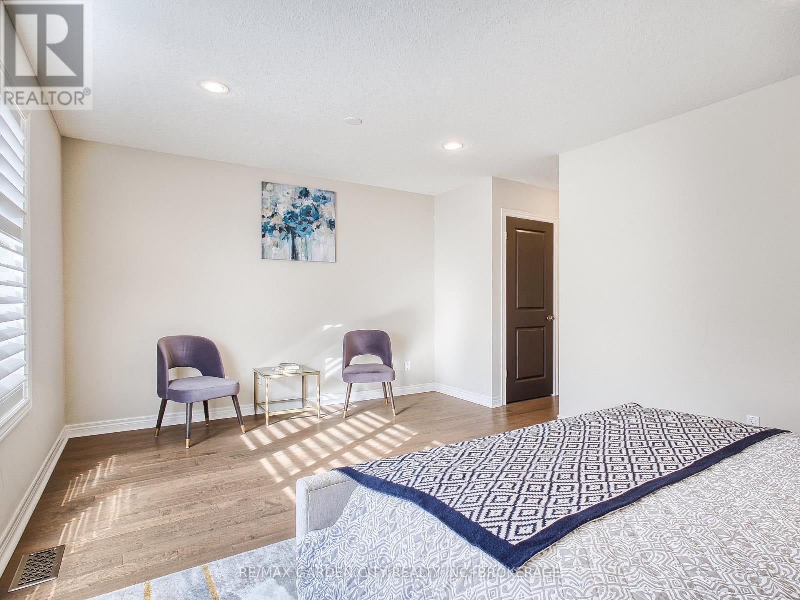 Photo 25 of 29 Agincourt Crescent, St Catharines ON