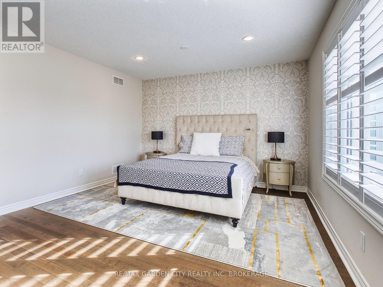 Photo 26 of 29 Agincourt Crescent, St Catharines ON