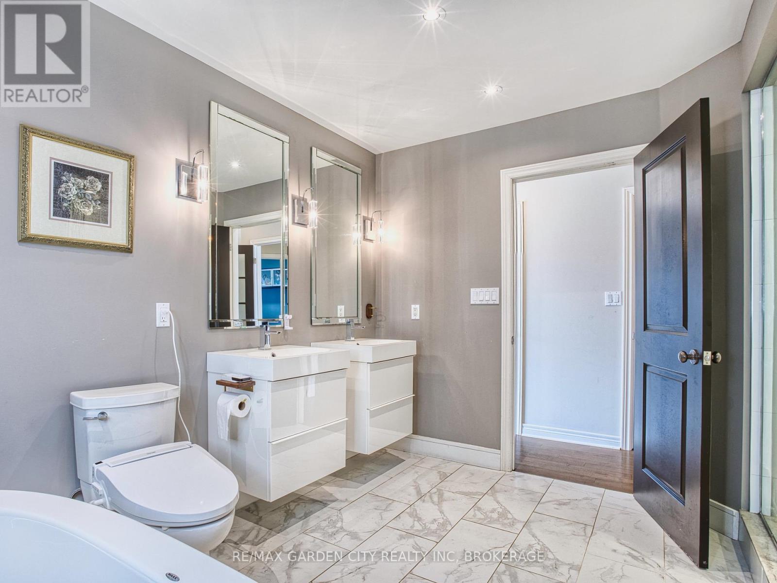 Photo 29 of 29 Agincourt Crescent, St Catharines ON