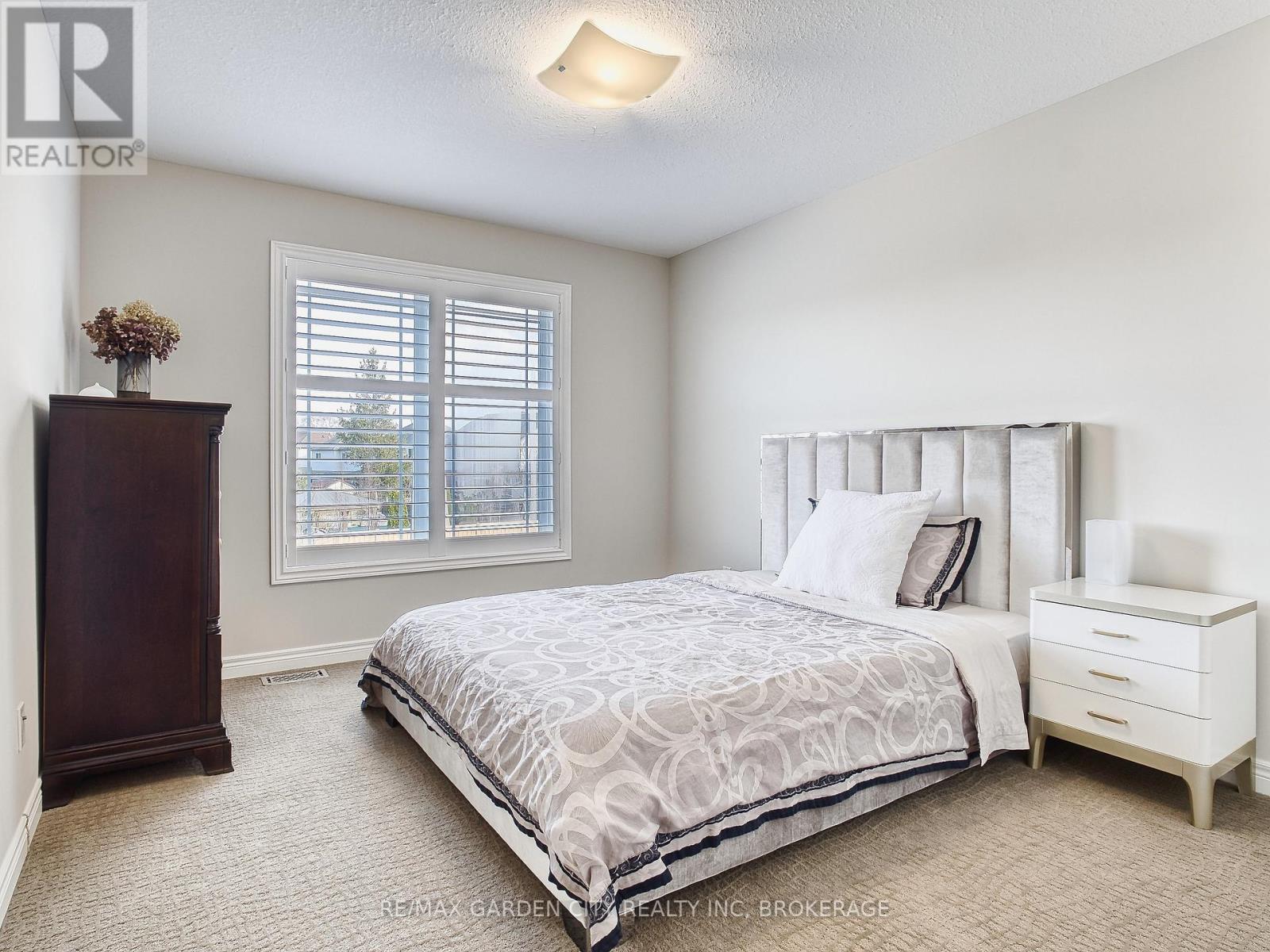 Photo 30 of 29 Agincourt Crescent, St Catharines ON