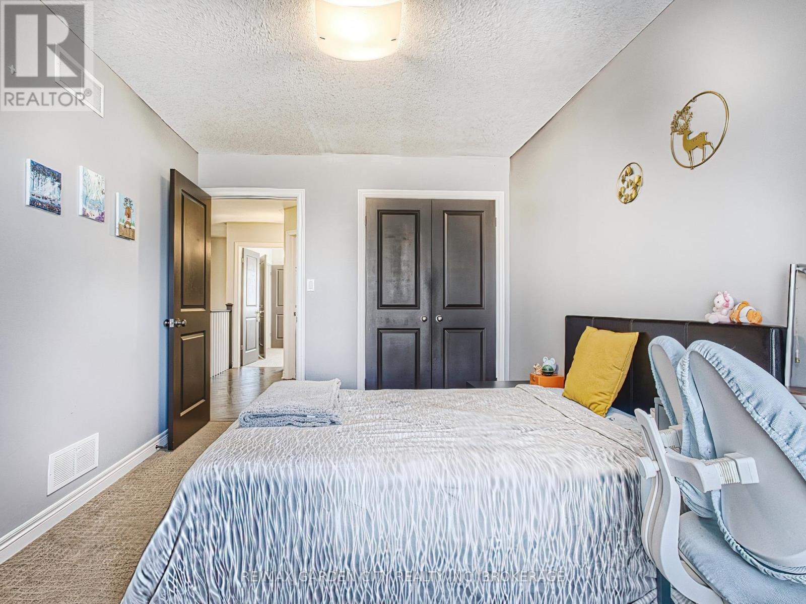 Photo 35 of 29 Agincourt Crescent, St Catharines ON