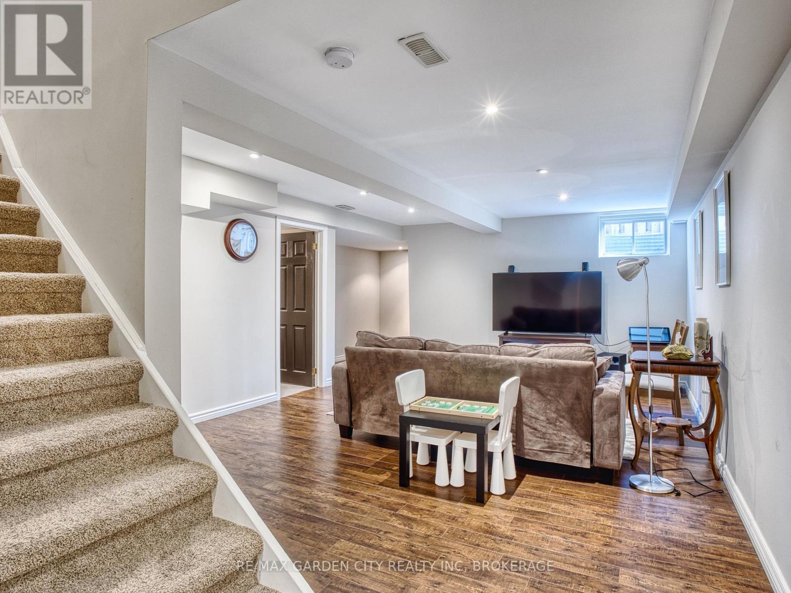 Photo 39 of 29 Agincourt Crescent, St Catharines ON
