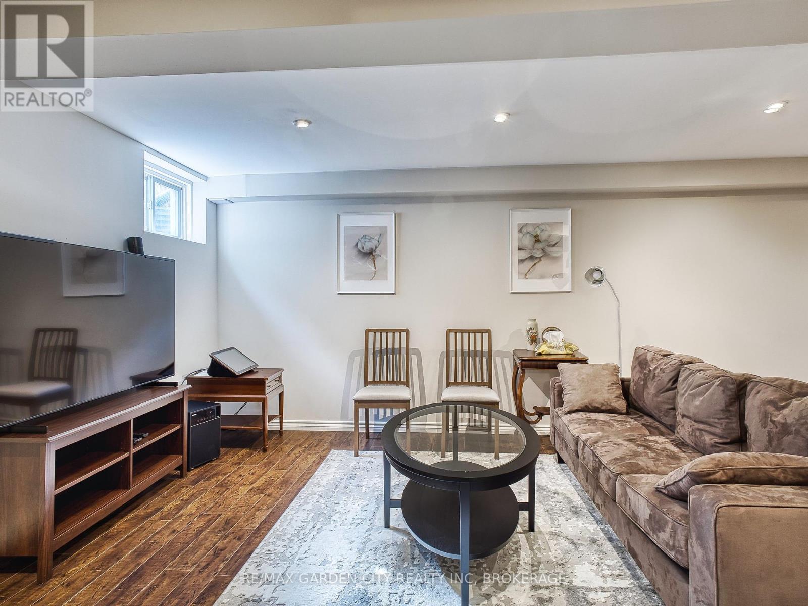 Photo 42 of 29 Agincourt Crescent, St Catharines ON