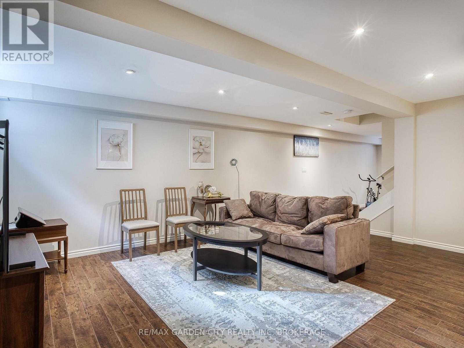 Photo 43 of 29 Agincourt Crescent, St Catharines ON