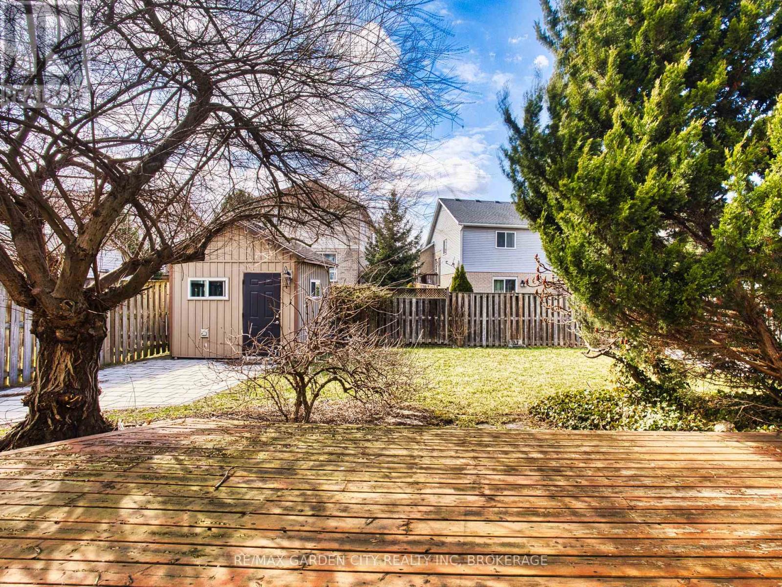 Photo 6 of 29 Agincourt Crescent, St Catharines ON