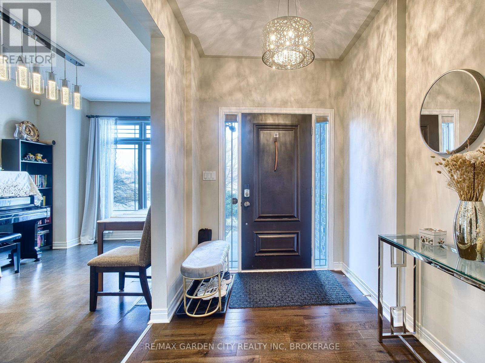 Photo 8 of 29 Agincourt Crescent, St Catharines ON