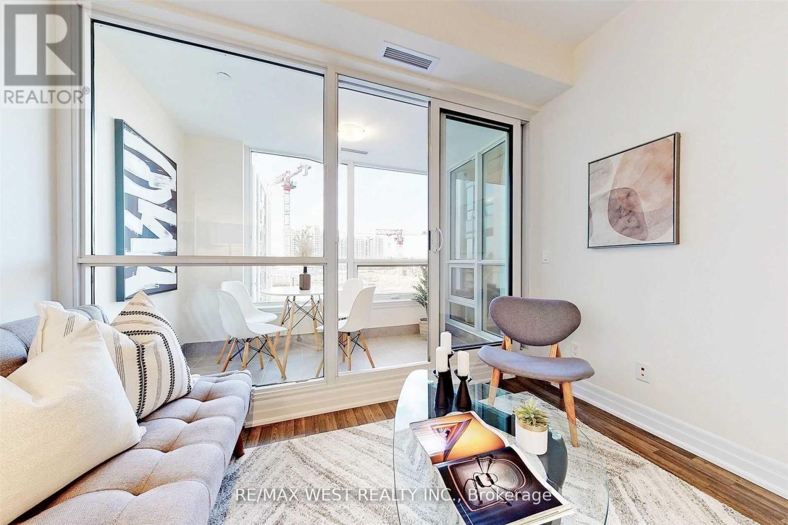 Photo 10 of 301 9085 Jane Street, Vaughan ON