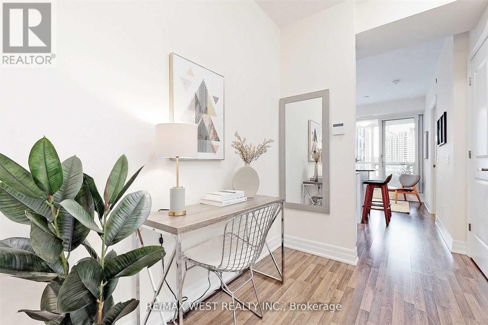 Photo 4 of 301 9085 Jane Street, Vaughan ON