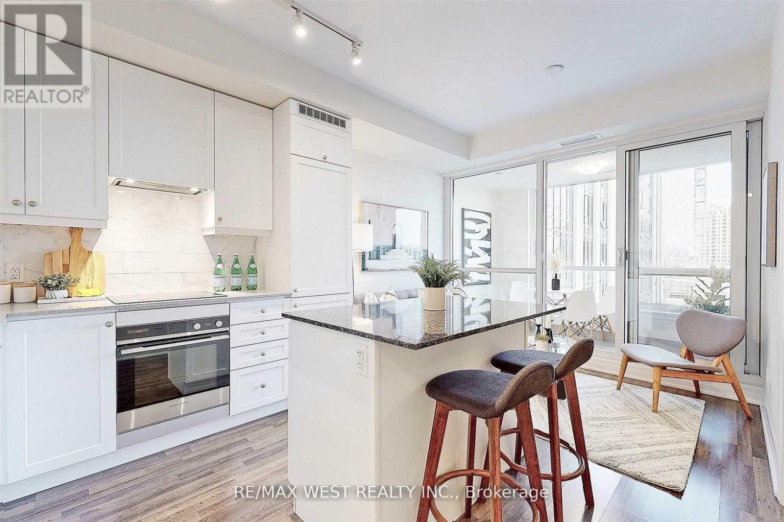 Photo 6 of 301 9085 Jane Street, Vaughan ON