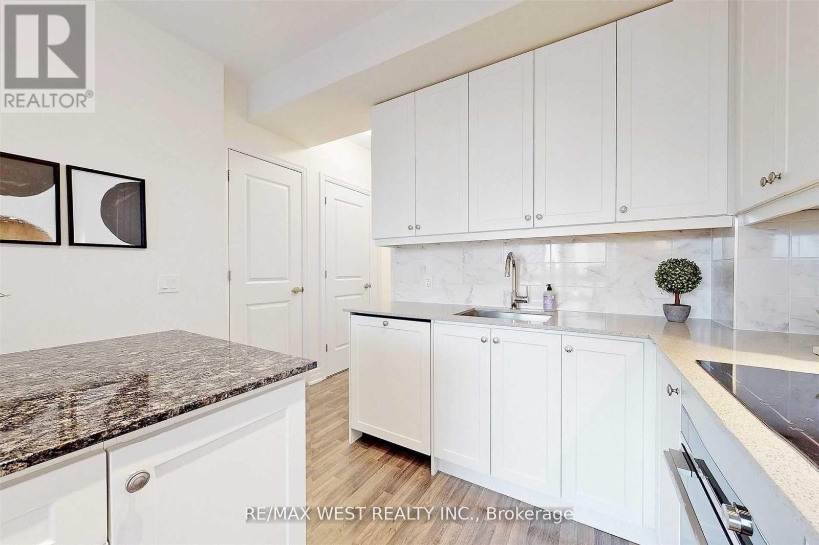 Photo 7 of 301 9085 Jane Street, Vaughan ON