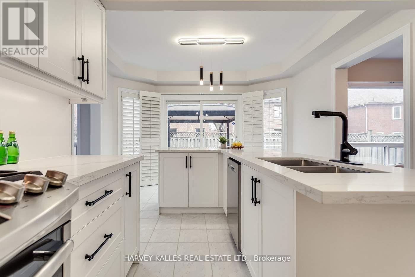 Photo 10 of 67 Venice Crescent, Vaughan ON