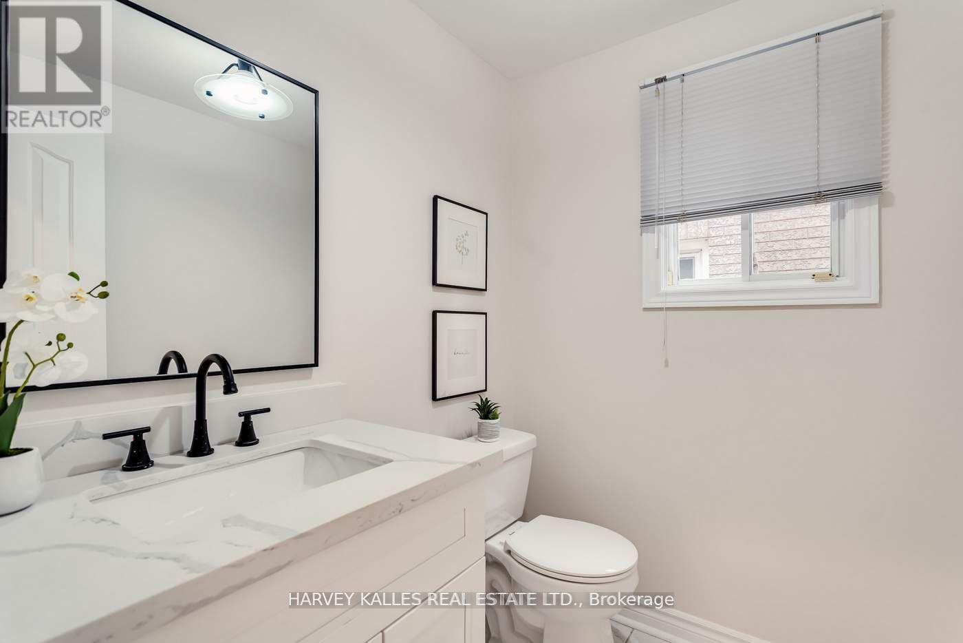 Photo 17 of 67 Venice Crescent, Vaughan ON