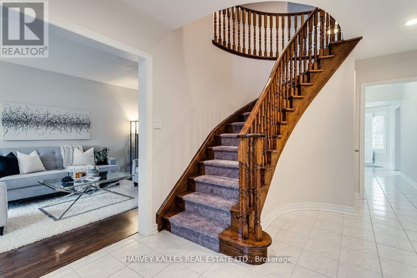 Photo 18 of 67 Venice Crescent, Vaughan ON