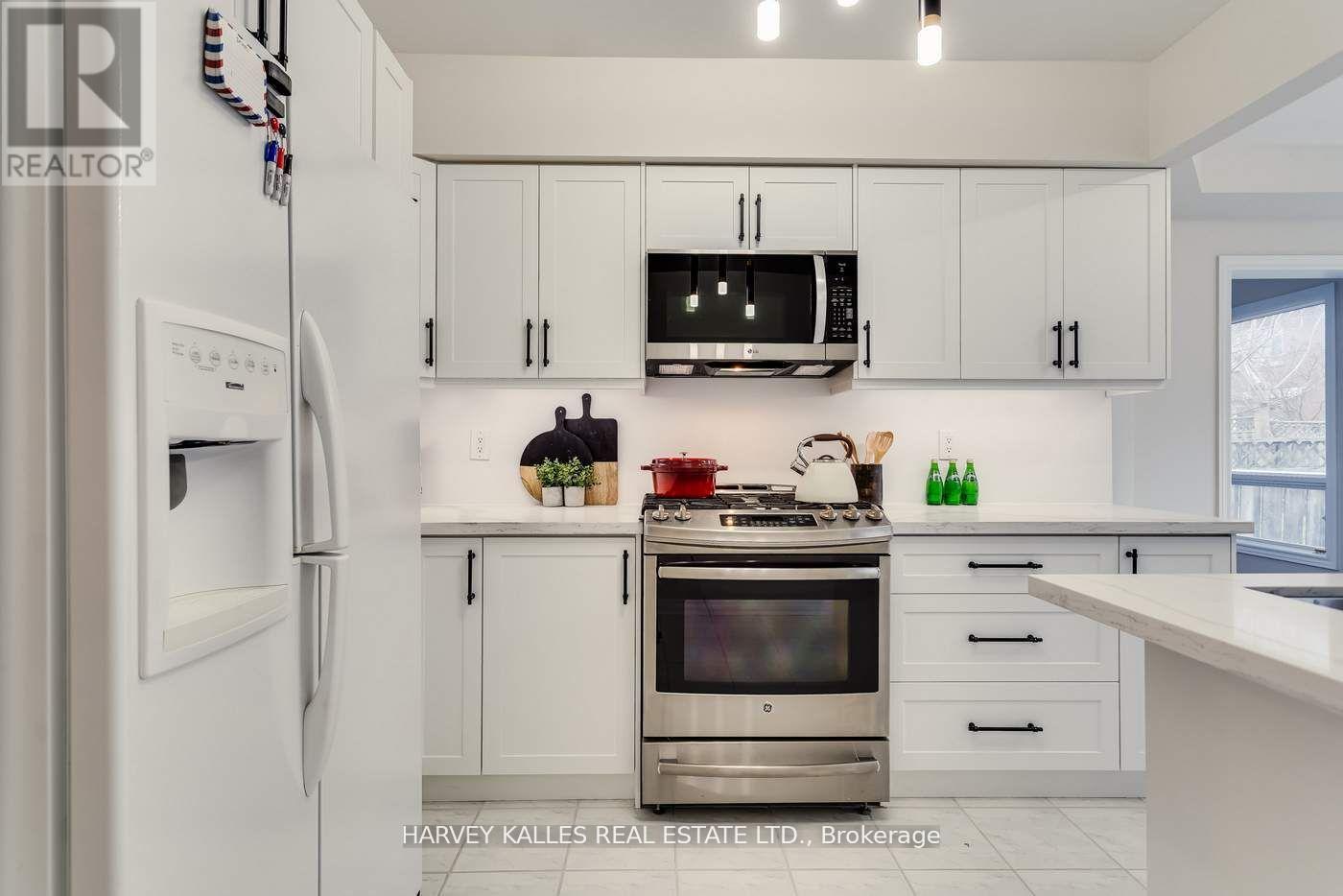 Photo 9 of 67 Venice Crescent, Vaughan ON