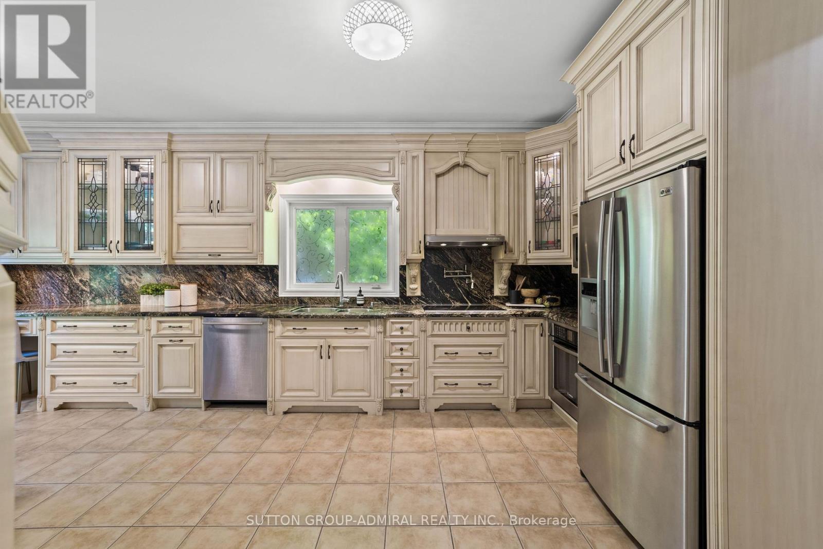 Photo 12 of 166 Ner Israel Drive, Vaughan ON
