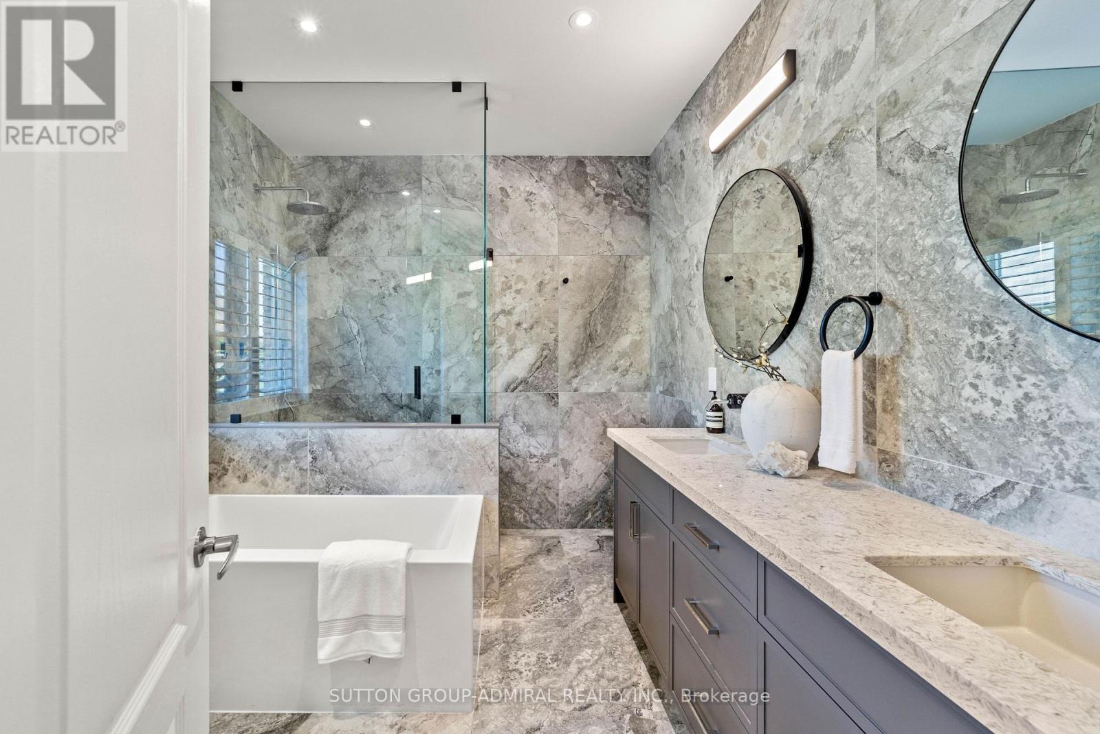 Photo 26 of 166 Ner Israel Drive, Vaughan ON