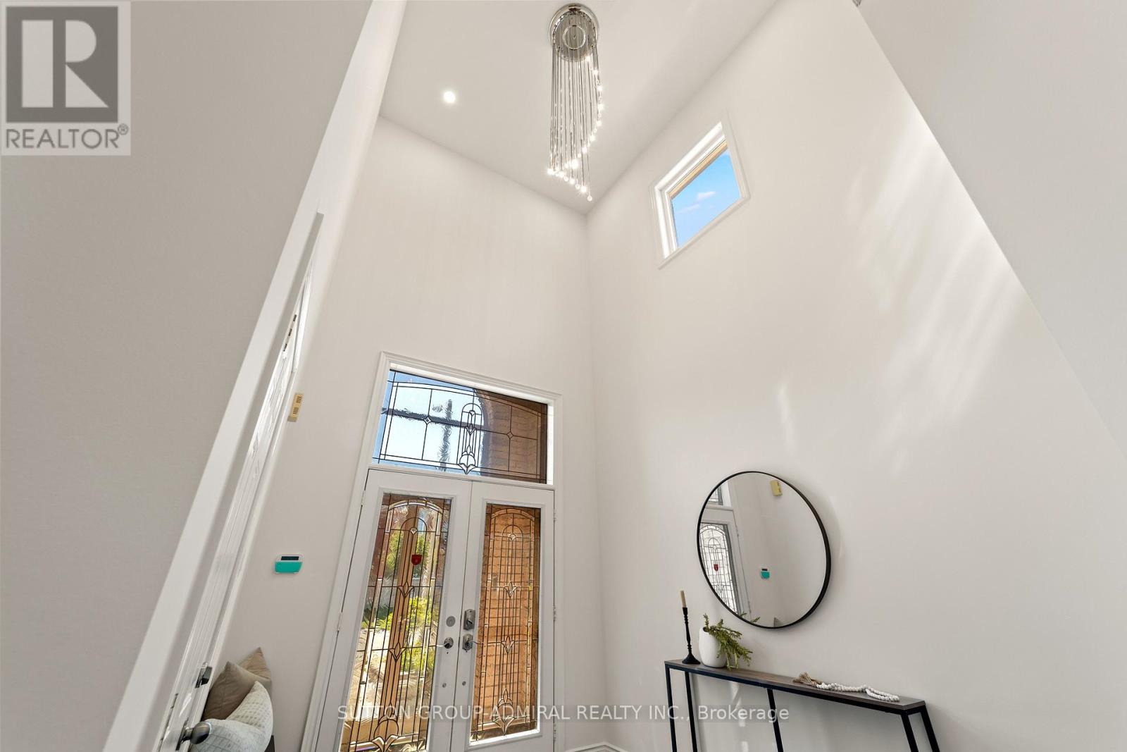 Photo 3 of 166 Ner Israel Drive, Vaughan ON