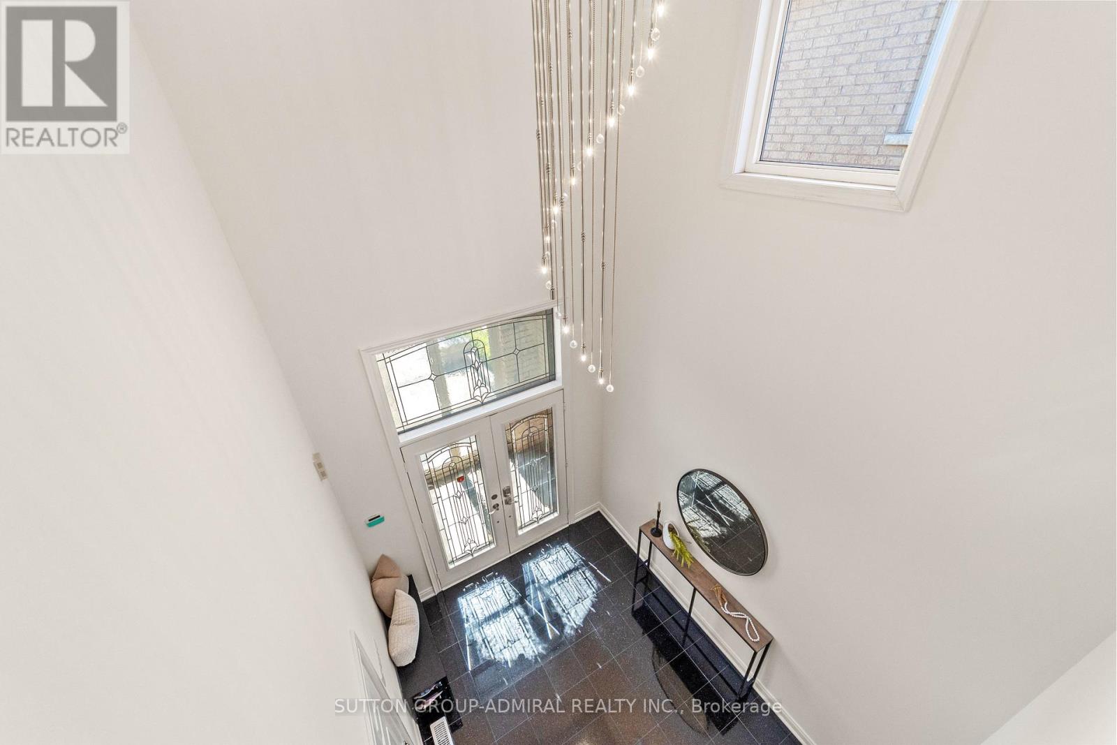 Photo 4 of 166 Ner Israel Drive, Vaughan ON