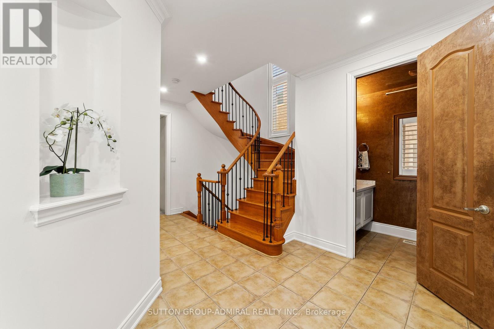 Photo 8 of 166 Ner Israel Drive, Vaughan ON