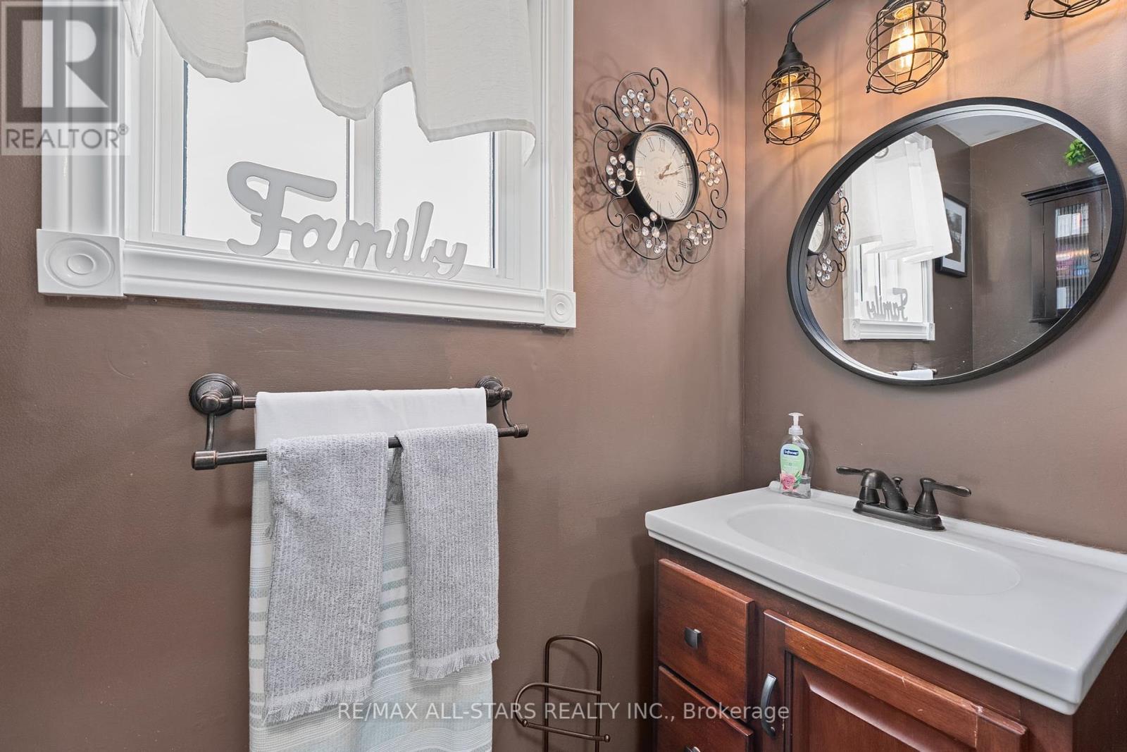 Photo 14 of 41 Sherie Drive, Georgina ON