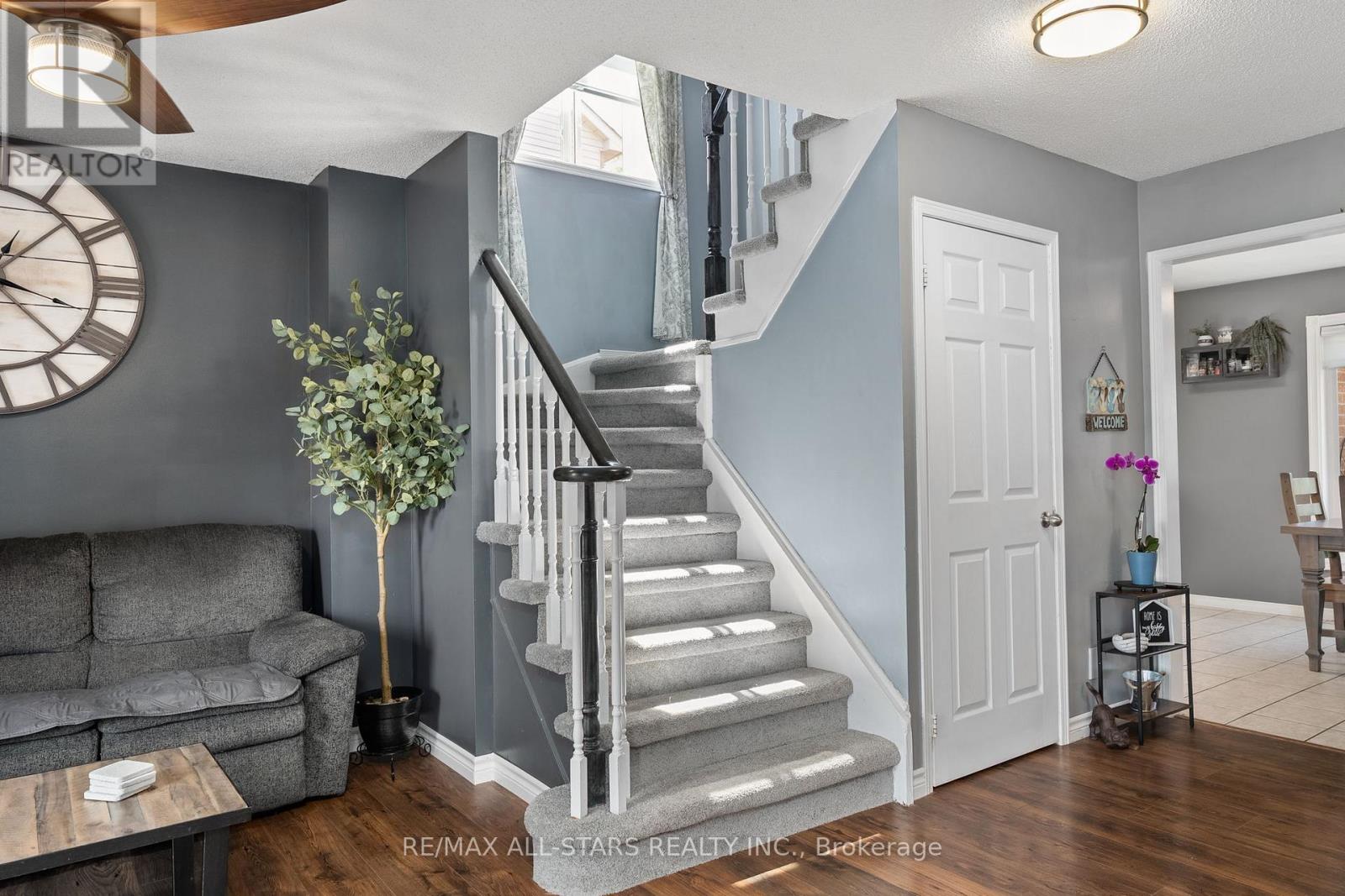 Photo 21 of 41 Sherie Drive, Georgina ON
