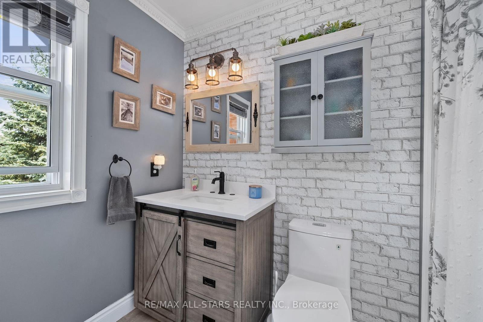 Photo 25 of 41 Sherie Drive, Georgina ON