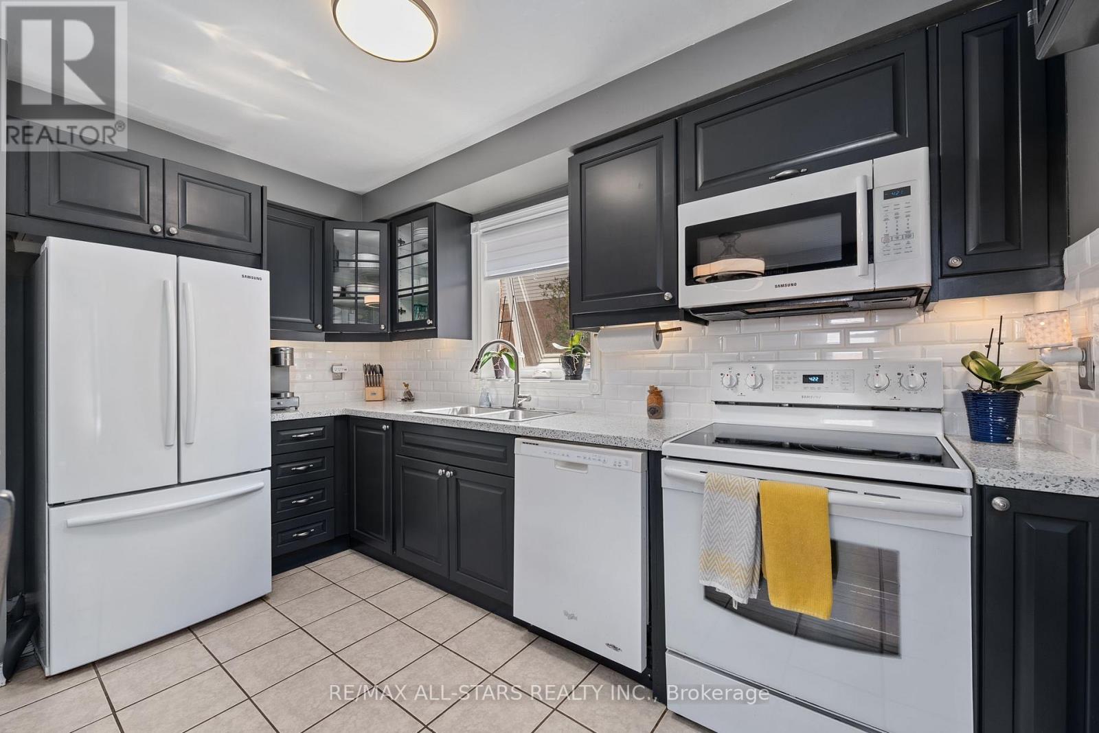 Photo 9 of 41 Sherie Drive, Georgina ON