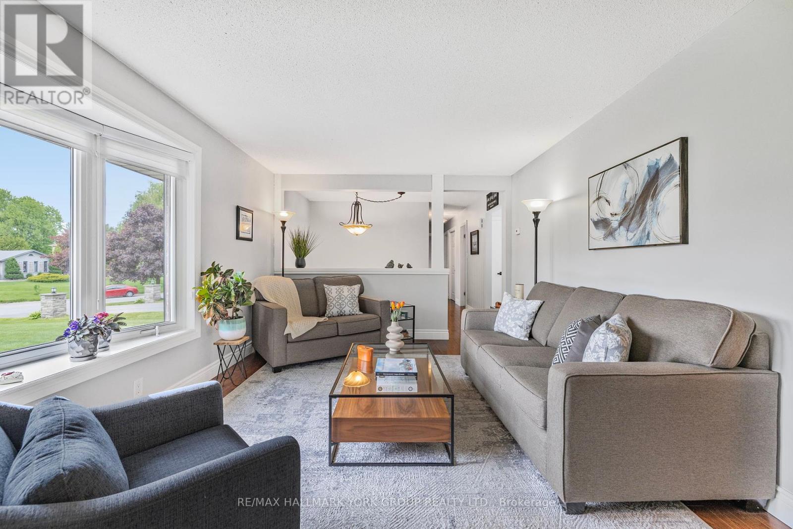 Photo 11 of 14 Anchor Court, East Gwillimbury ON