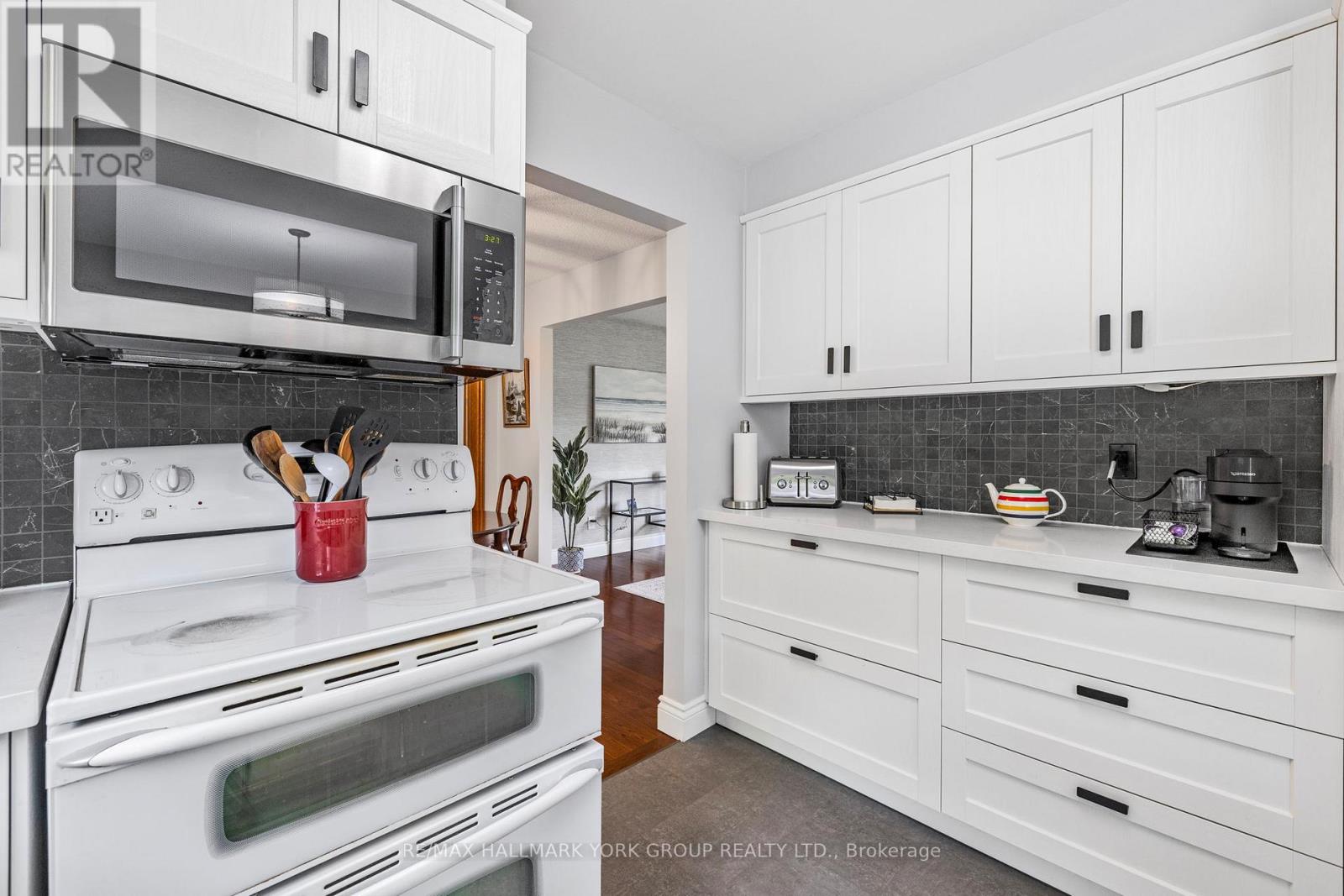 Photo 16 of 14 Anchor Court, East Gwillimbury ON