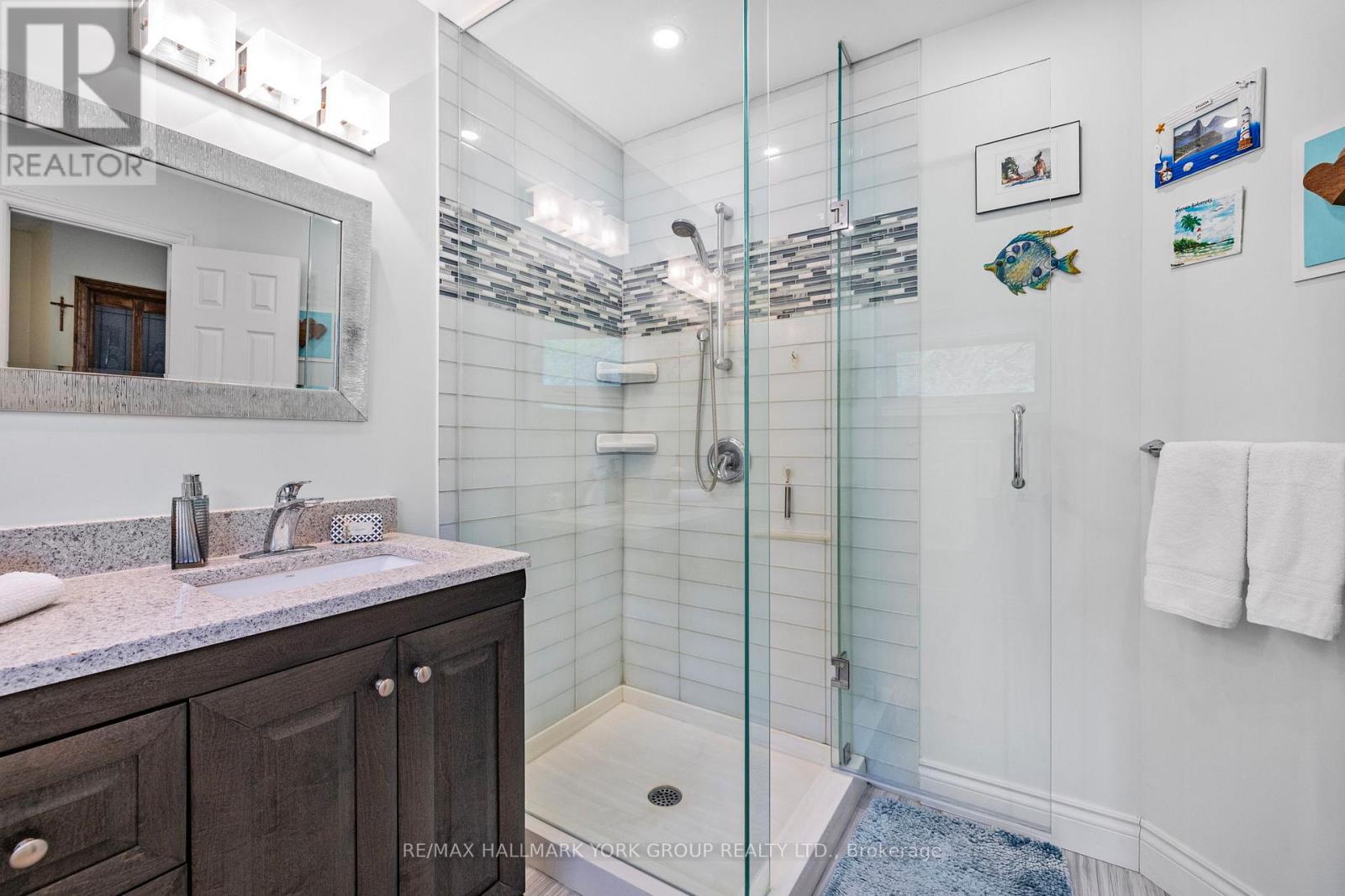 Photo 25 of 14 Anchor Court, East Gwillimbury ON