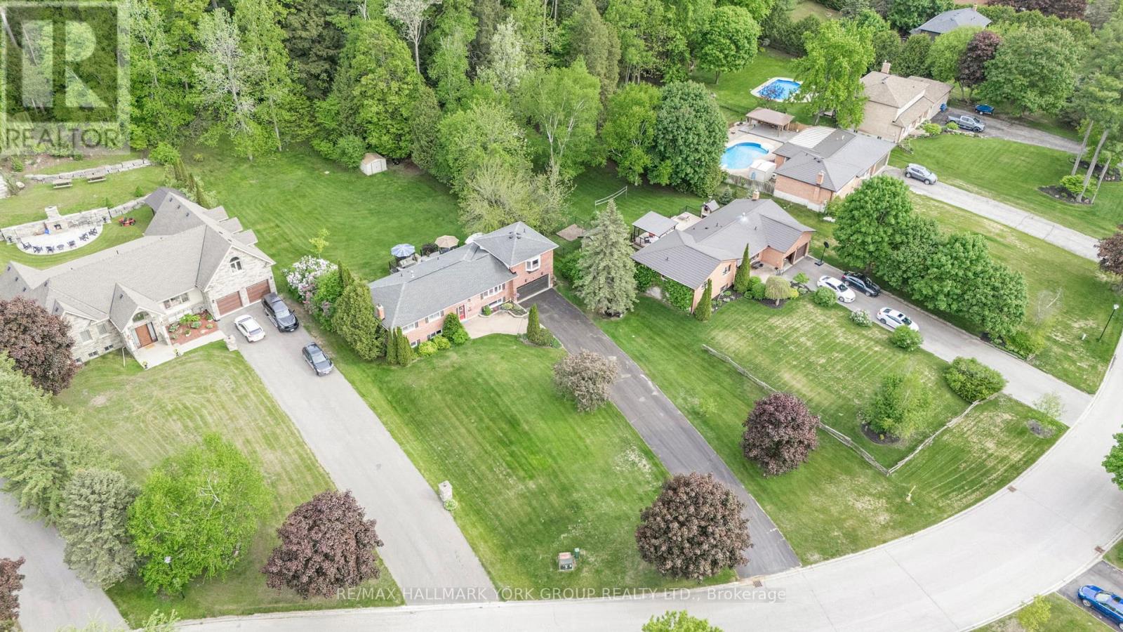 Photo 41 of 14 Anchor Court, East Gwillimbury ON