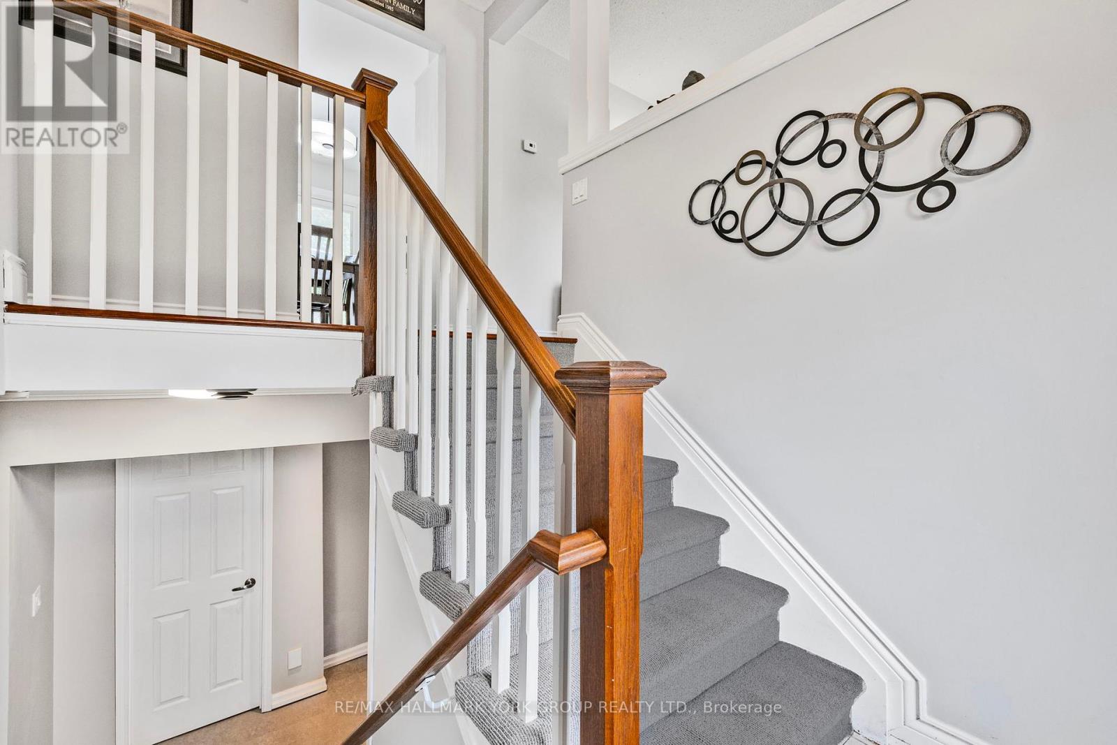 Photo 5 of 14 Anchor Court, East Gwillimbury ON