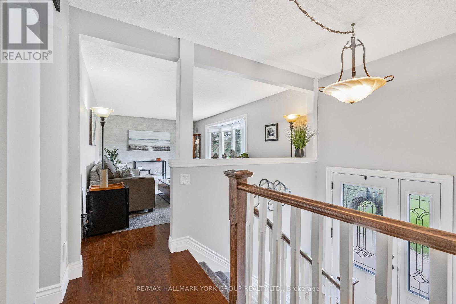 Photo 7 of 14 Anchor Court, East Gwillimbury ON