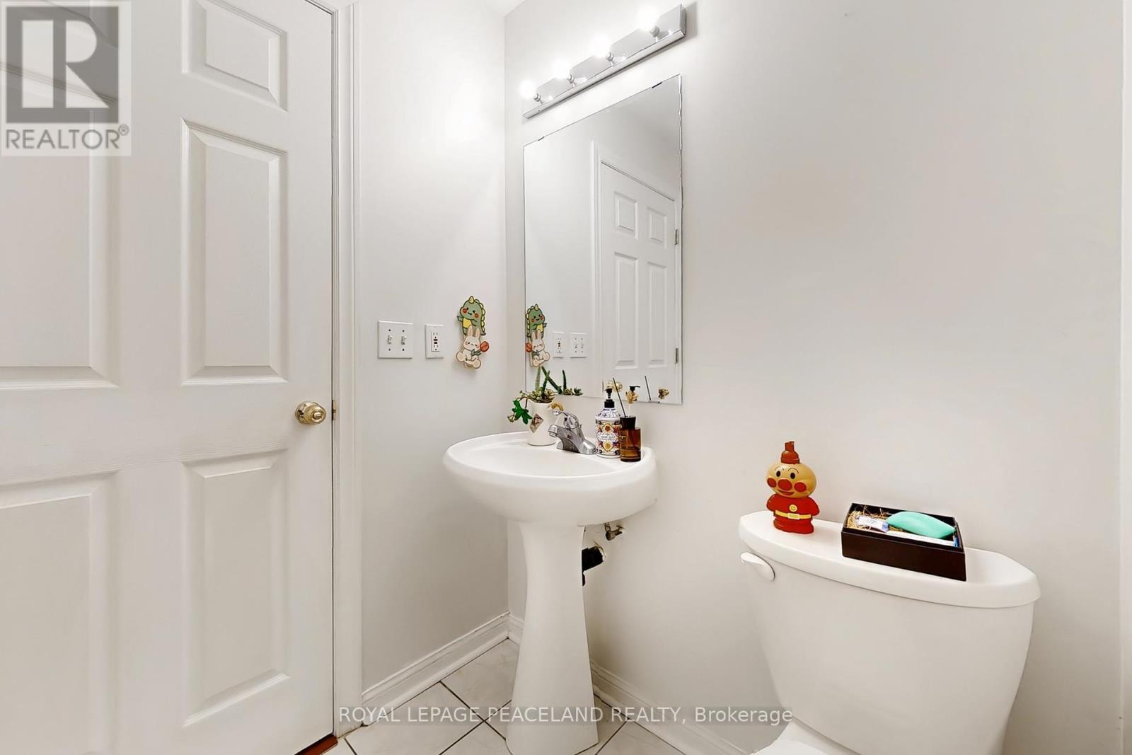Photo 10 of 3 15 St Moritz Way, Markham ON