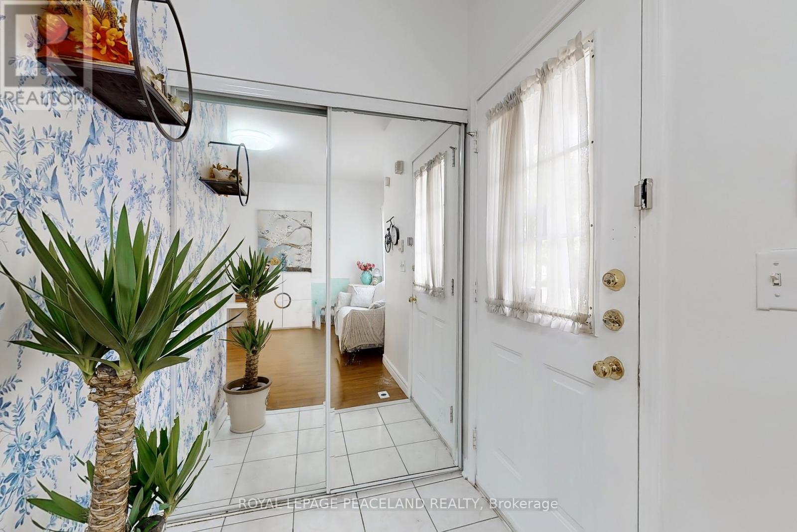 Photo 5 of 3 15 St Moritz Way, Markham ON